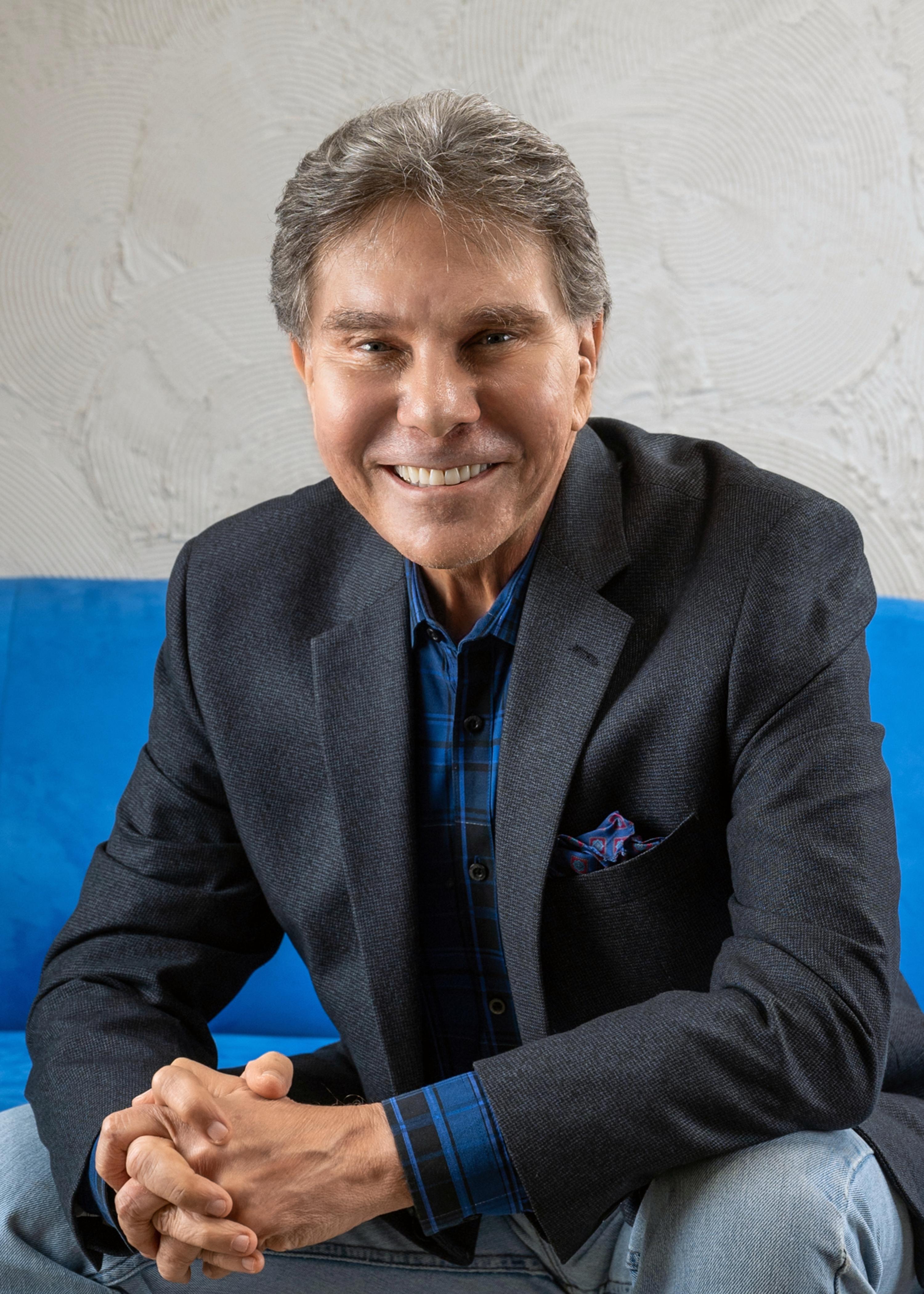 Cialdini sitting