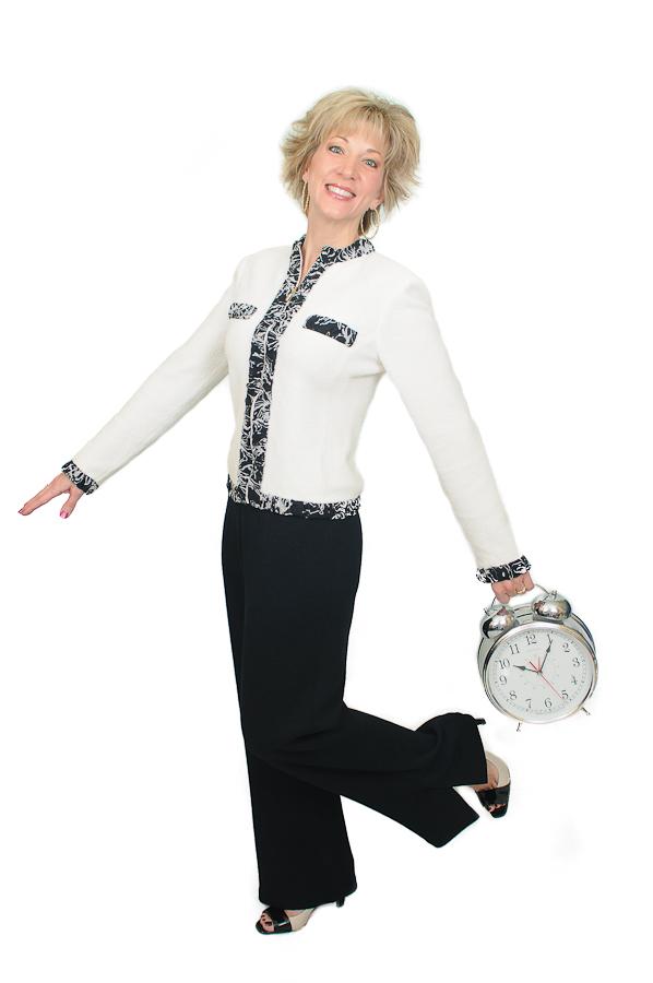 Laura Stack White-Black 34 standing swinging clock