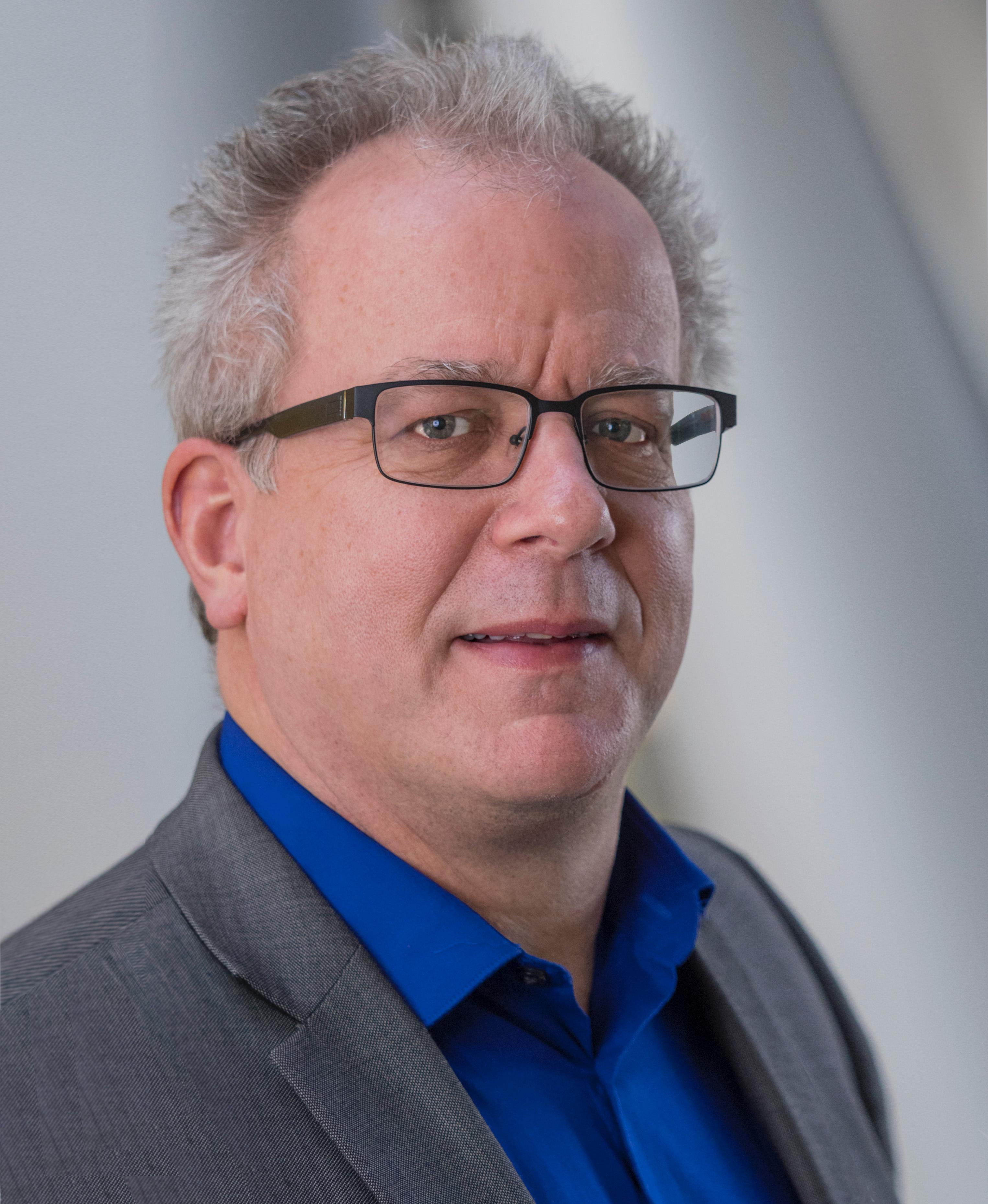 Richard Yonck color headshot