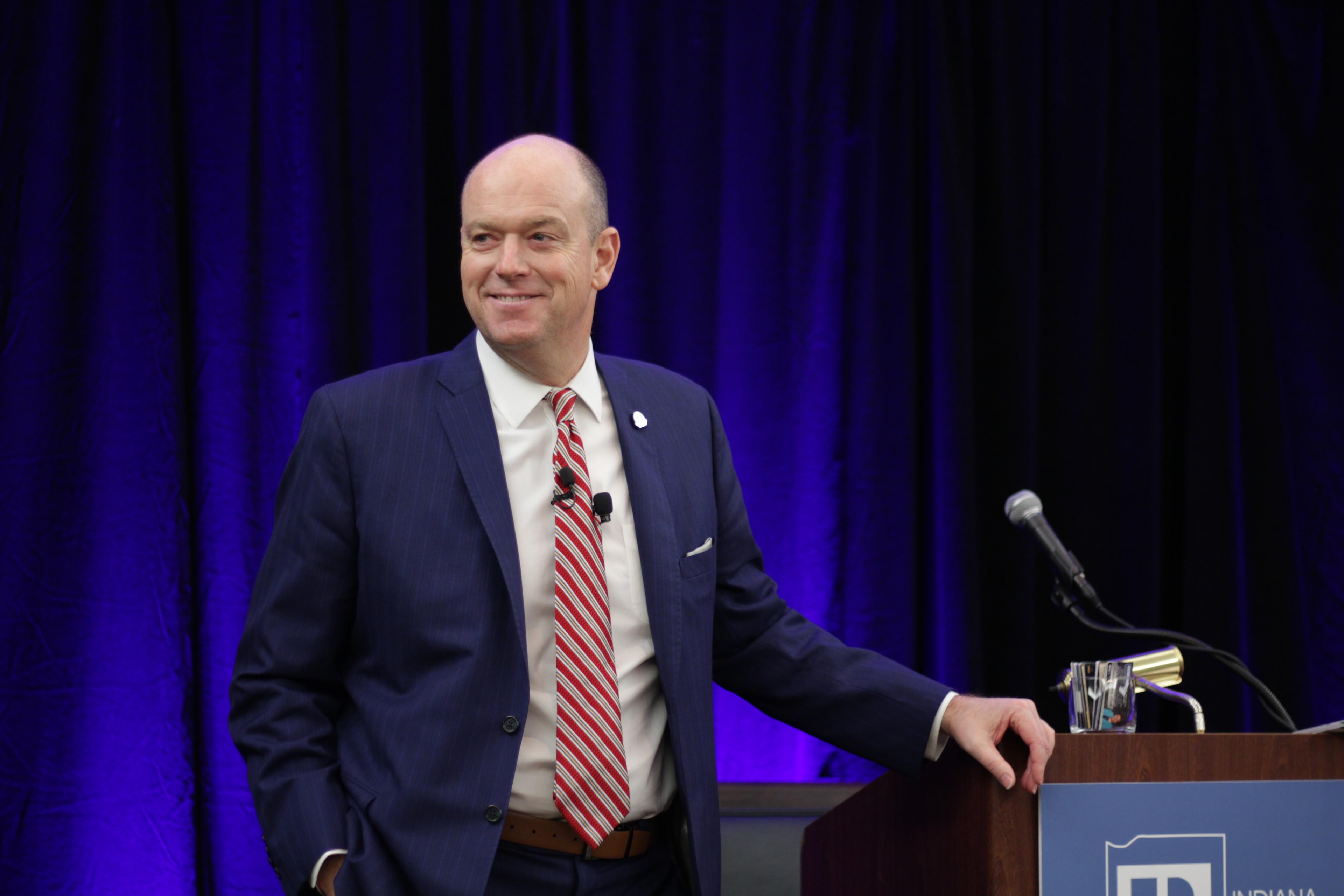 #1 Attitude Keynote Speaker Glenn Bill On Stage