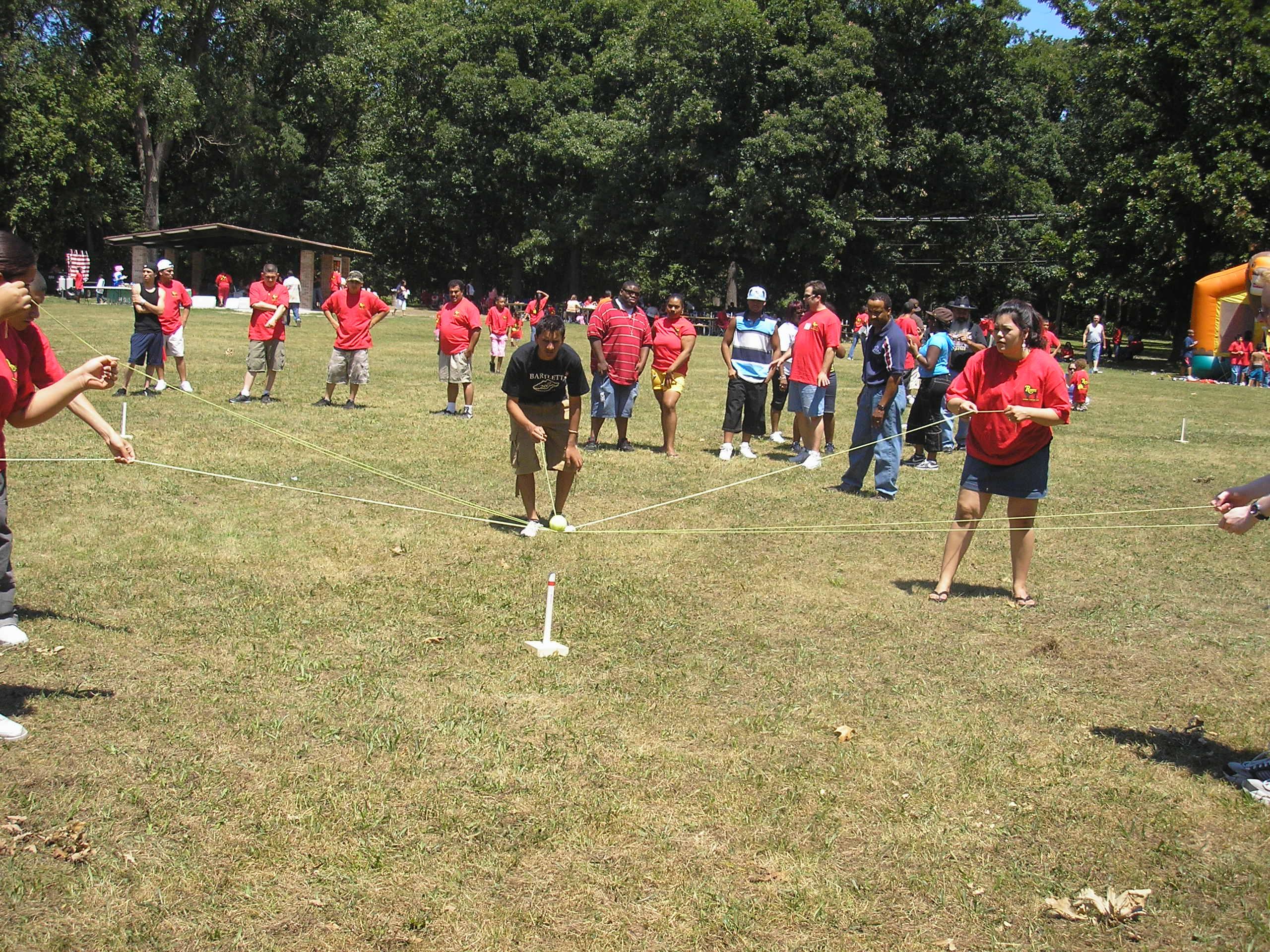 Teambuilding Game > Tennis Ball Transfer