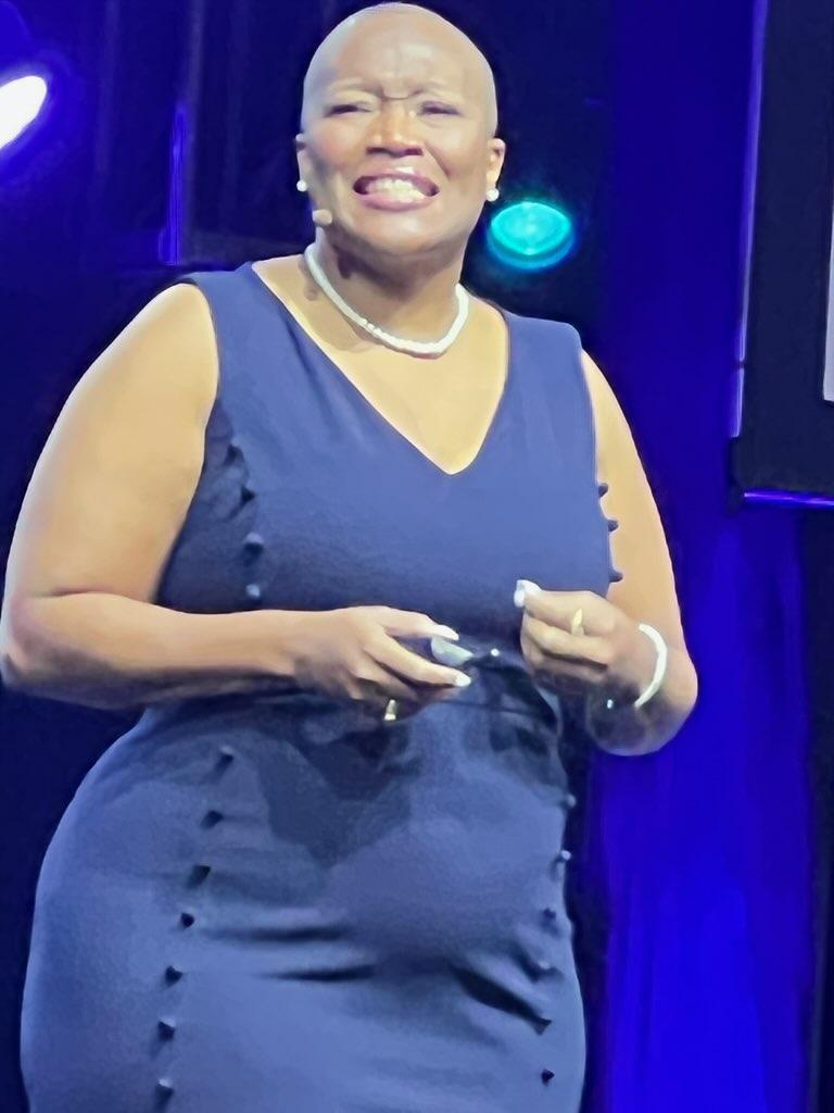 Versonya candid on-site over 1,000 people