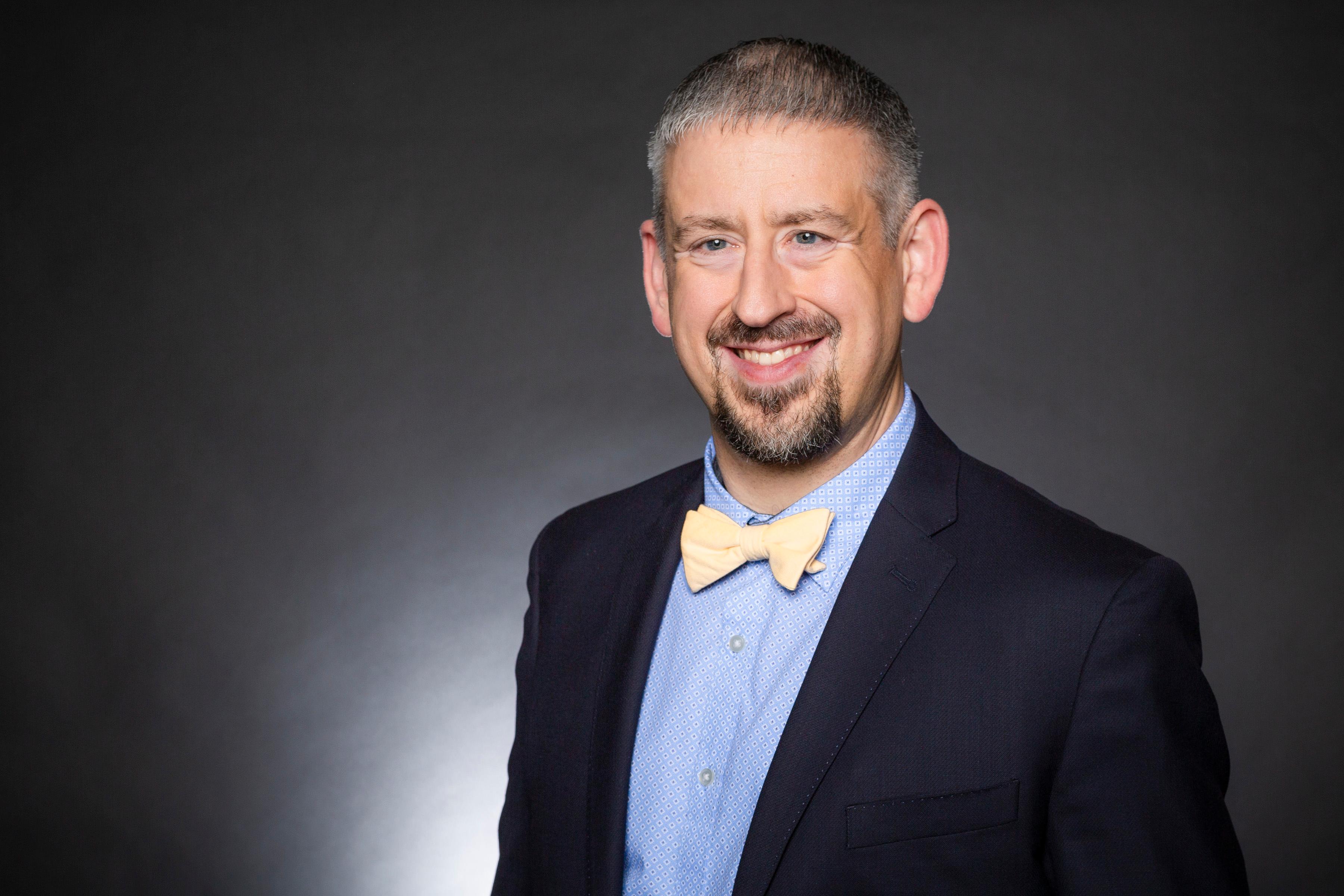 Headshot Left Facing Landscape