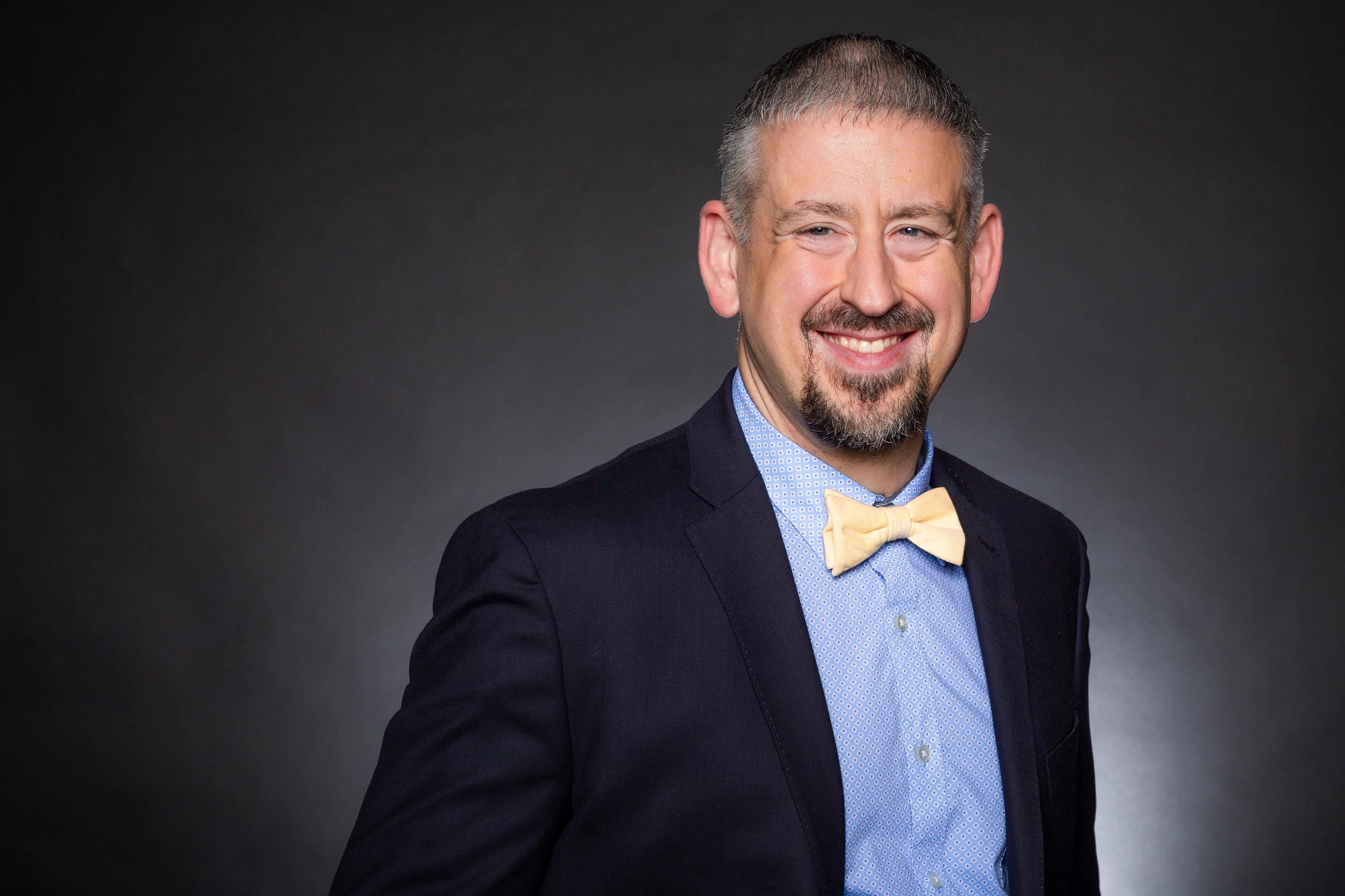 Headshot Right Facing Landscape