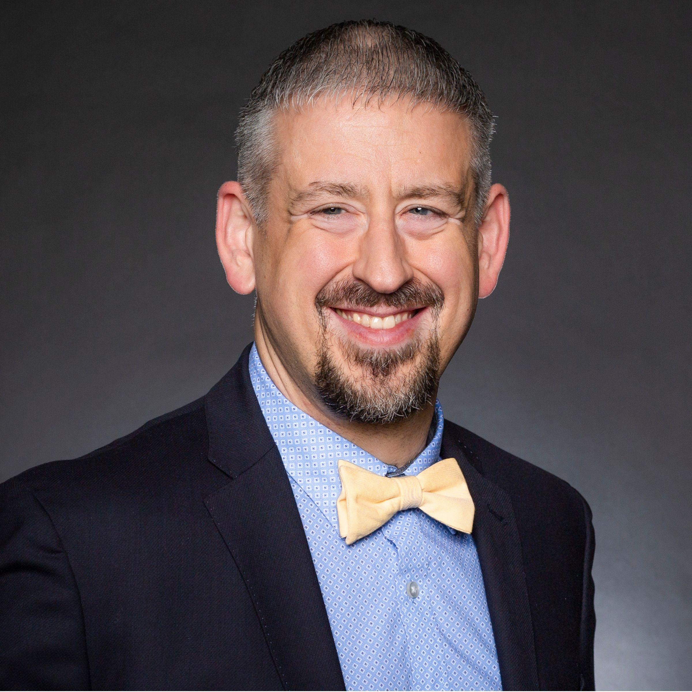 Square Headshot Right Facing