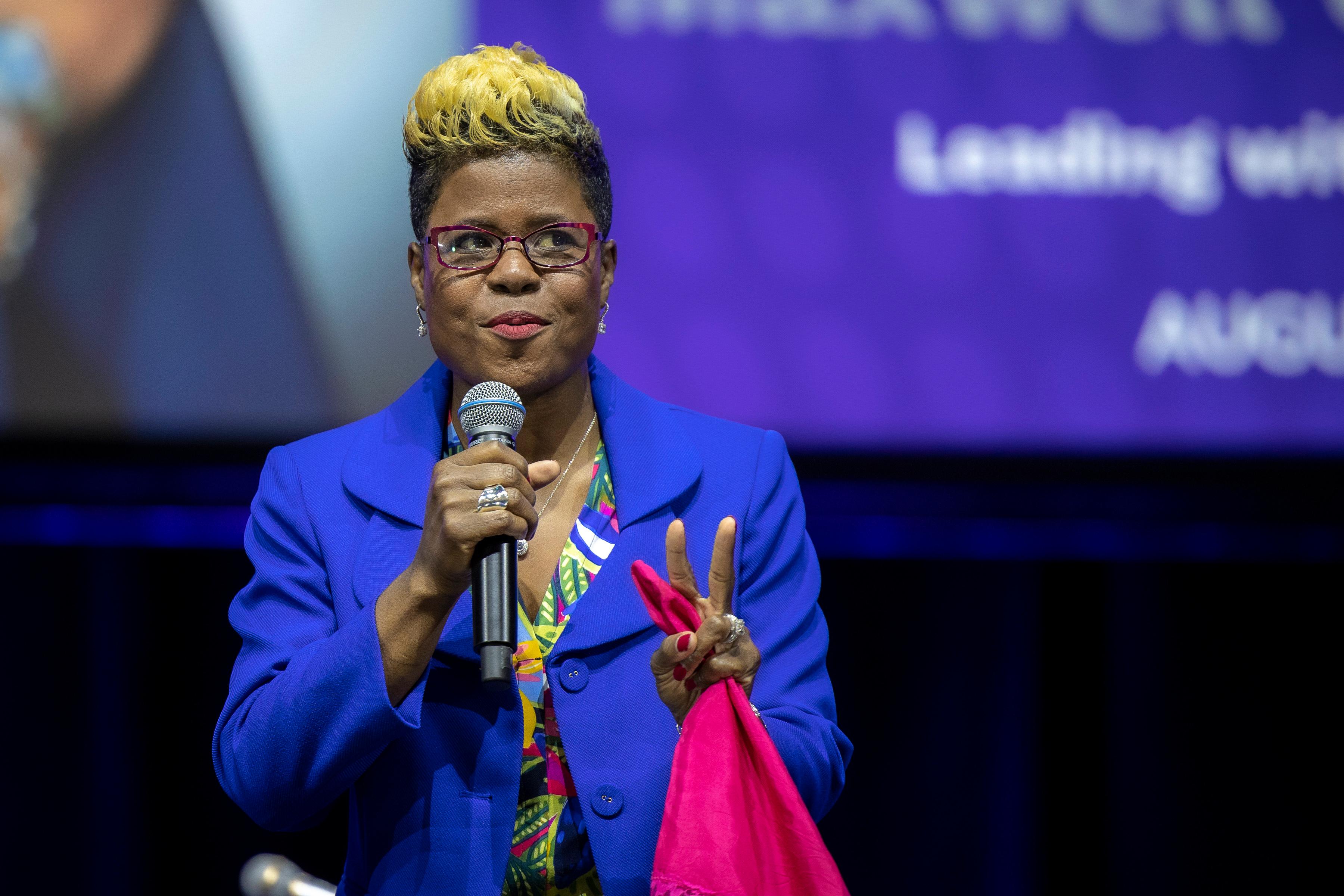 TIFFANY LEWIS | STAGE SHOT