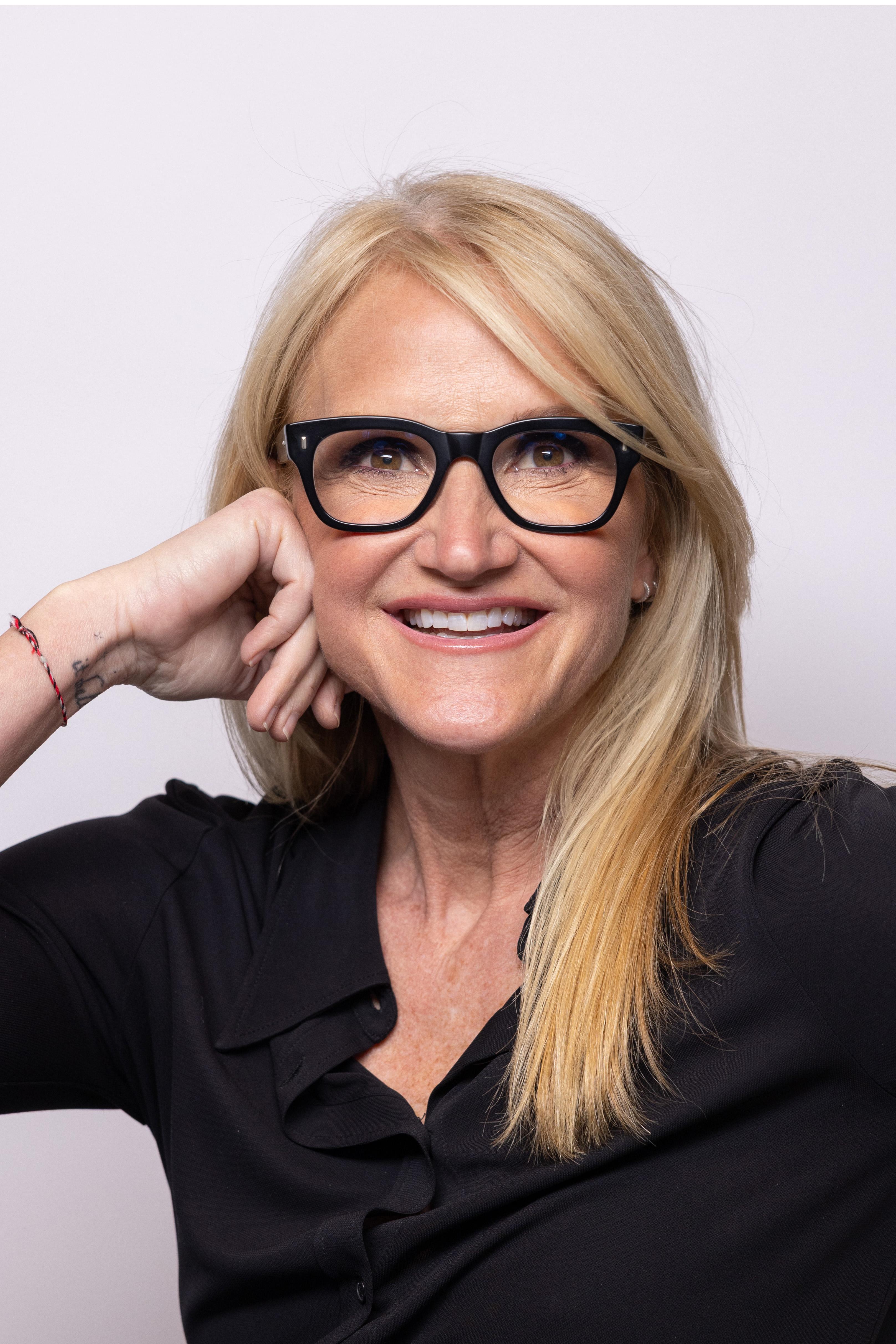 Mel Robbins Headshot