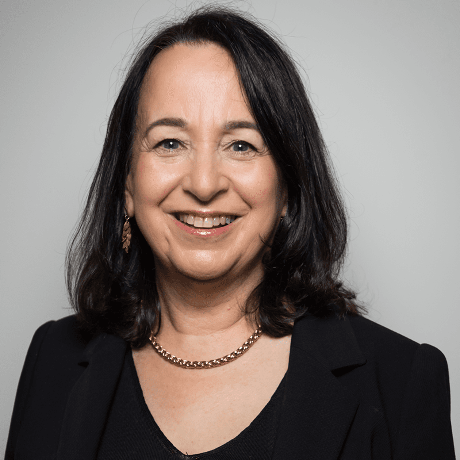 Headshot Photo of Pam Harper