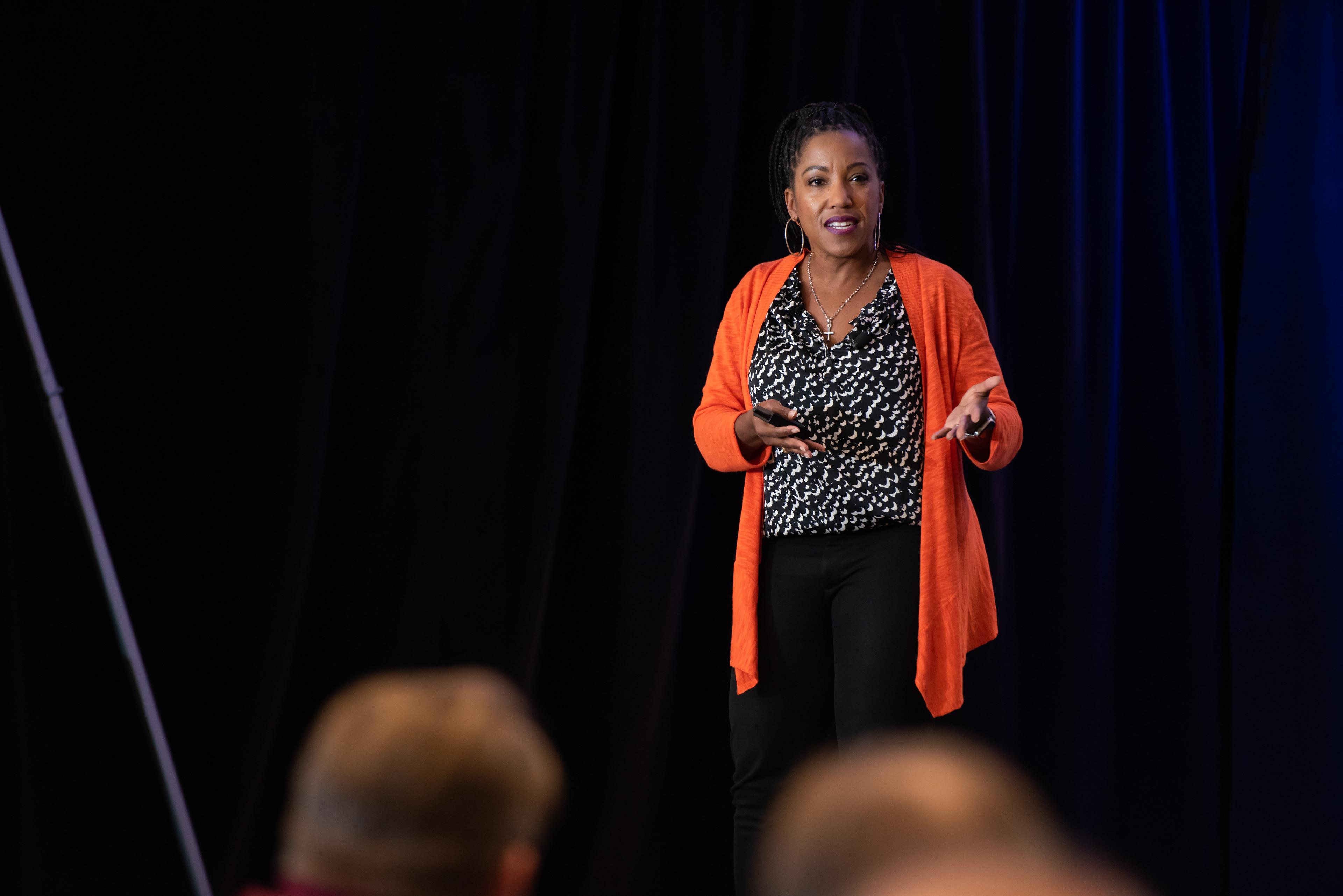 Alana - Image on stage