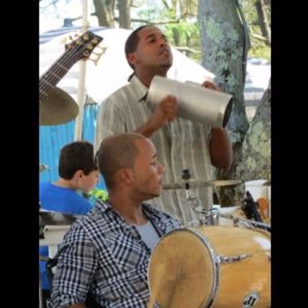 Luis Cordero Y Los Amigos del Amargue