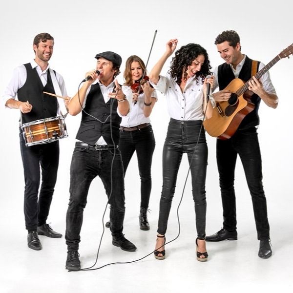 The Straytones