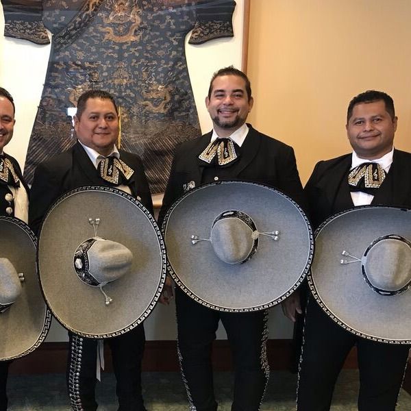 Mariachi Estrellas de Boston