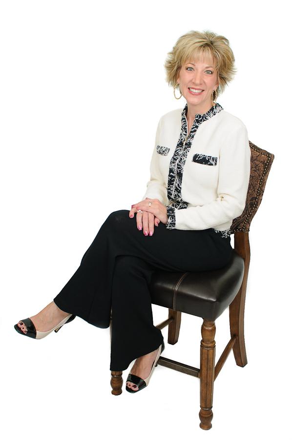 Laura Stack White-Black 35 sitting no clock